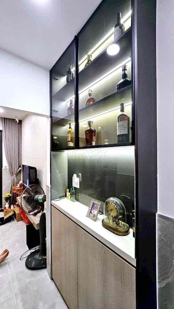 Căn hộ lầu 1 nội thất cao cấp 50m2, 2PN trung tâm quận 5