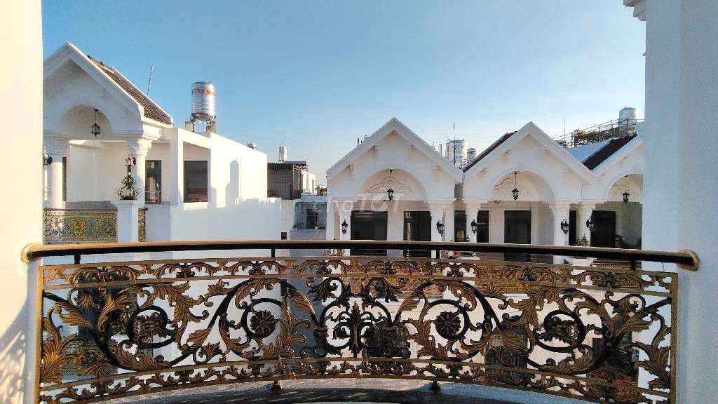 Nhà đẹp 4 tầng – full nội thất cao cấp – dọn vào ở ngay