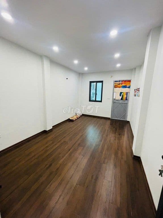 Cho thuê nhà Nguyễn Khang, Diện tích 30m2 x 6 tầng, ô tô đậu cửa - Ảnh 3