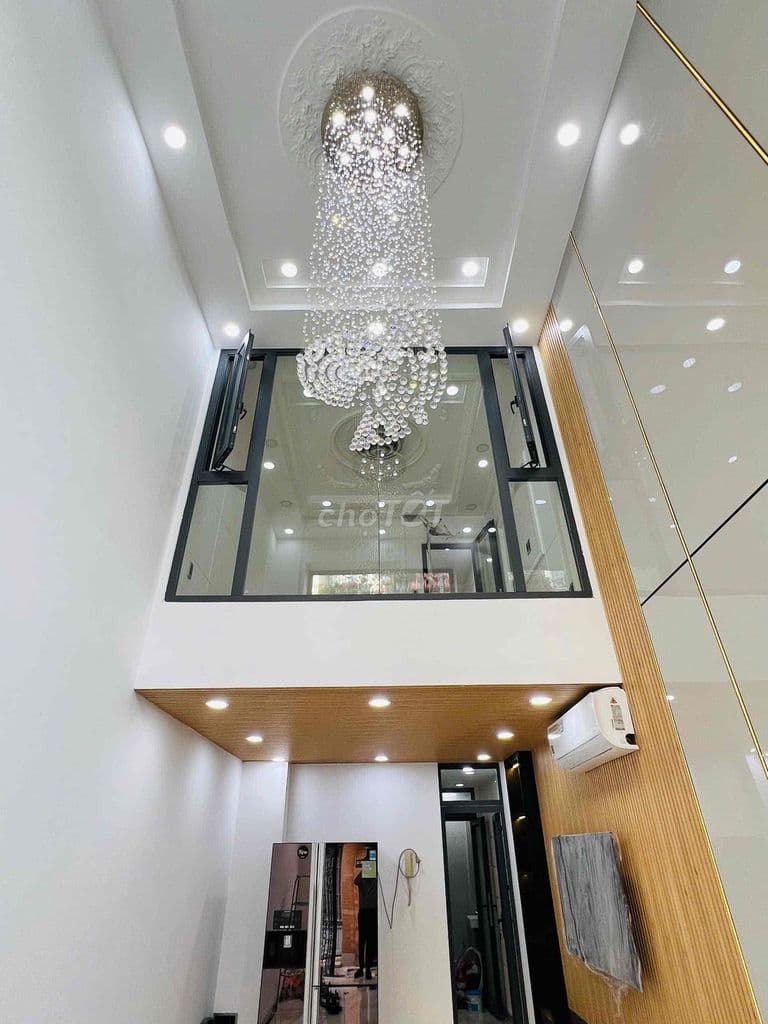 NHÀ MỚI 5 TẦNG CÓ THANG MÁY. ĐƯỜNG CMT8 Q3 GIÁ CHỈ 8,8Tỷ