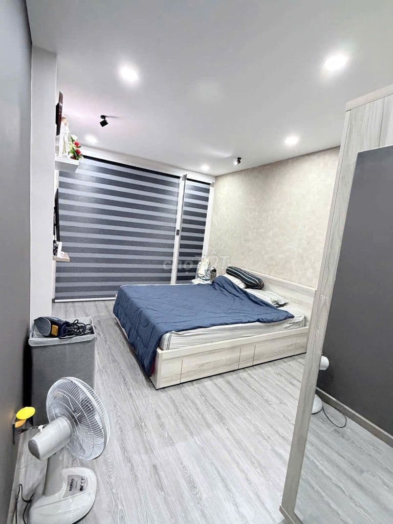 *** trong khu vực đường 8m .Khu Vip 489A Huỳnh Văn Bánh