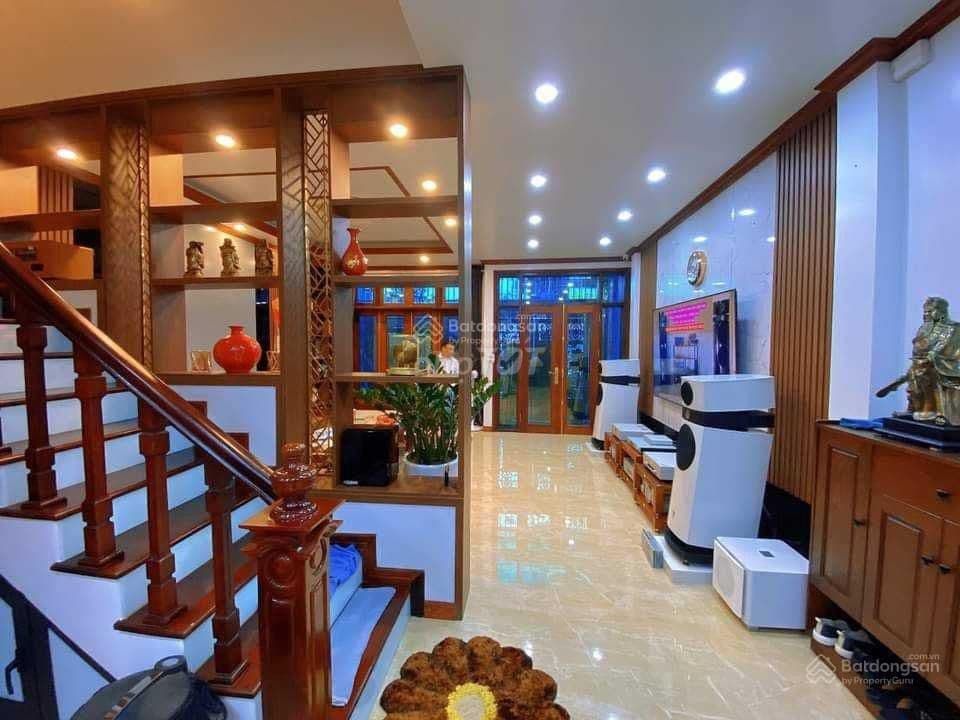 Bán nhà Hoàng Quốc việt, Cầu Giấy, ô tô đỗ, KD, 90 m², 20,75 tỷ