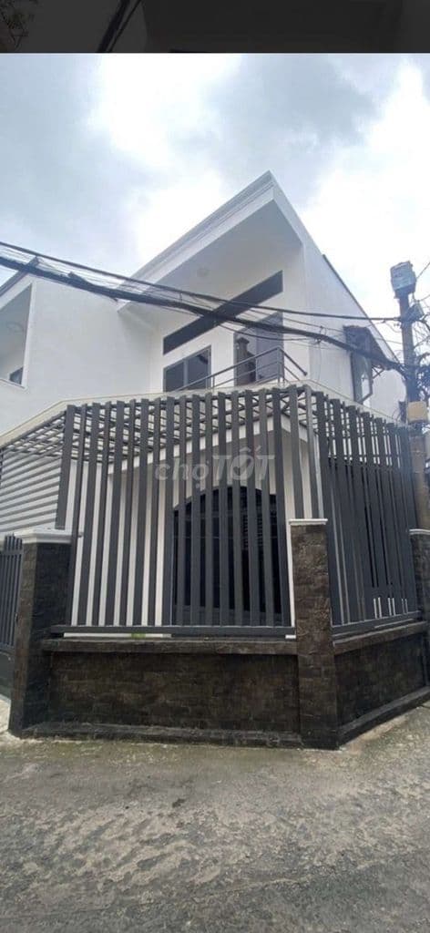 SIÊU PHẨM DÒNG TIỀN GẦN SÂN BAY , DT 5,5X25 , XE HƠI ĐỖ CỬA , NHỈNH 7T