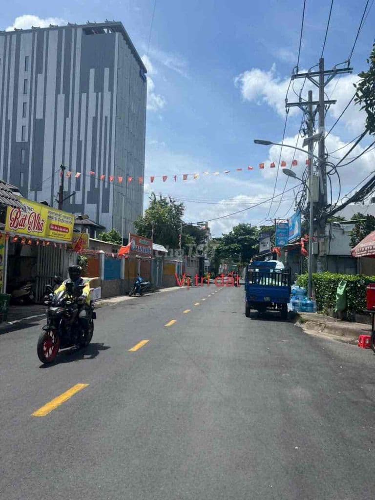 nhà cấp 4 đông hưng thuận 10 phường đông hưng thuận Q12 dt: 102m2