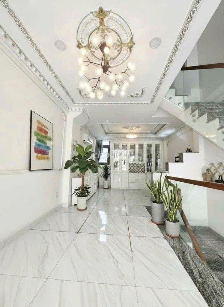 NHÀ ĐẸP TRƯỜNG THỌ GẦN METRO_CHỈ 7.8 TỶ_4 TẦNG ĐẲNG CẤP_ĐƯỜNG Ô TÔ
