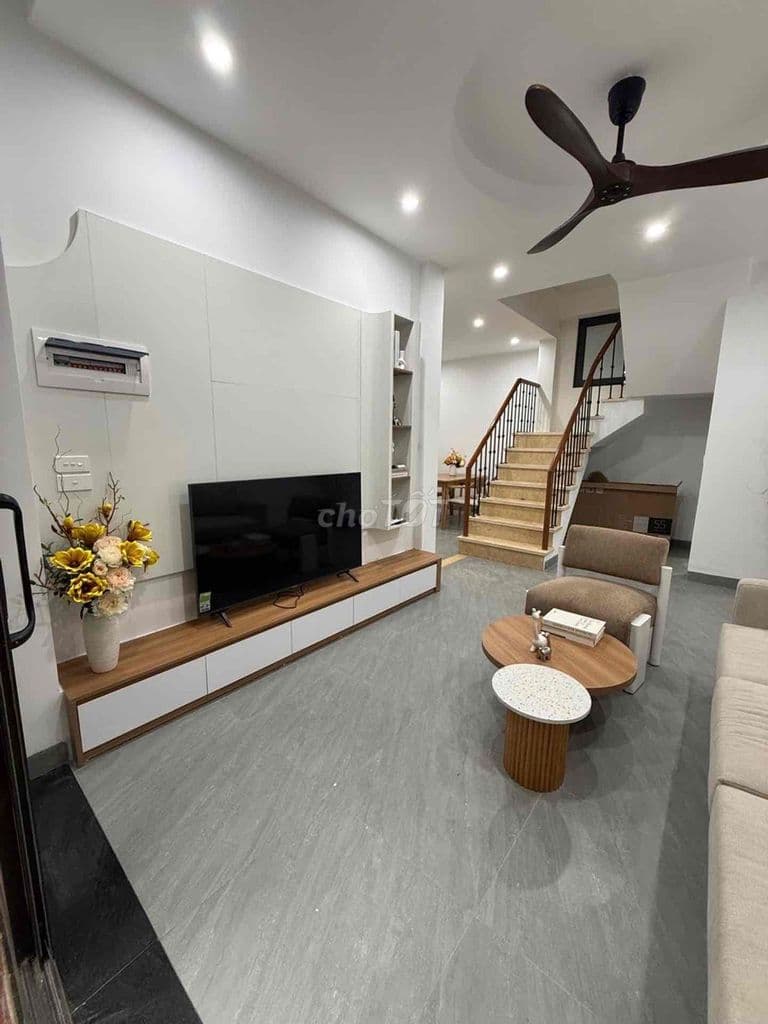 NHÀ ĐẸP - ~50M2 - BẠCH MAI - NỞ HẬU - FULL NỘI THẤT- CÓ SÂN RIÊNG