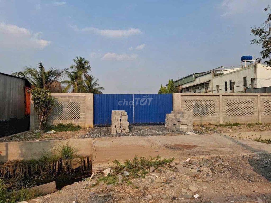 Bán 1600m2 mặt tiền nhị Bình 4