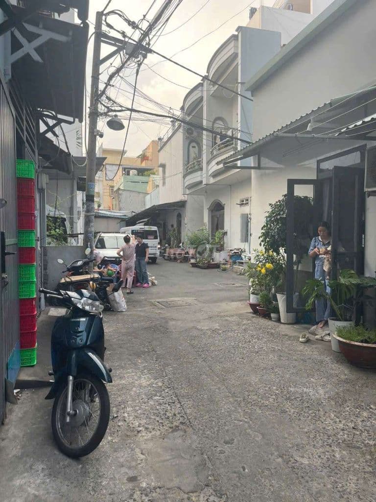 BÁN NHÀ 1 TRỆT 1 LẦU GẦN CHỢ TÂN HƯƠNG, QUẬN TÂN PHÚ.