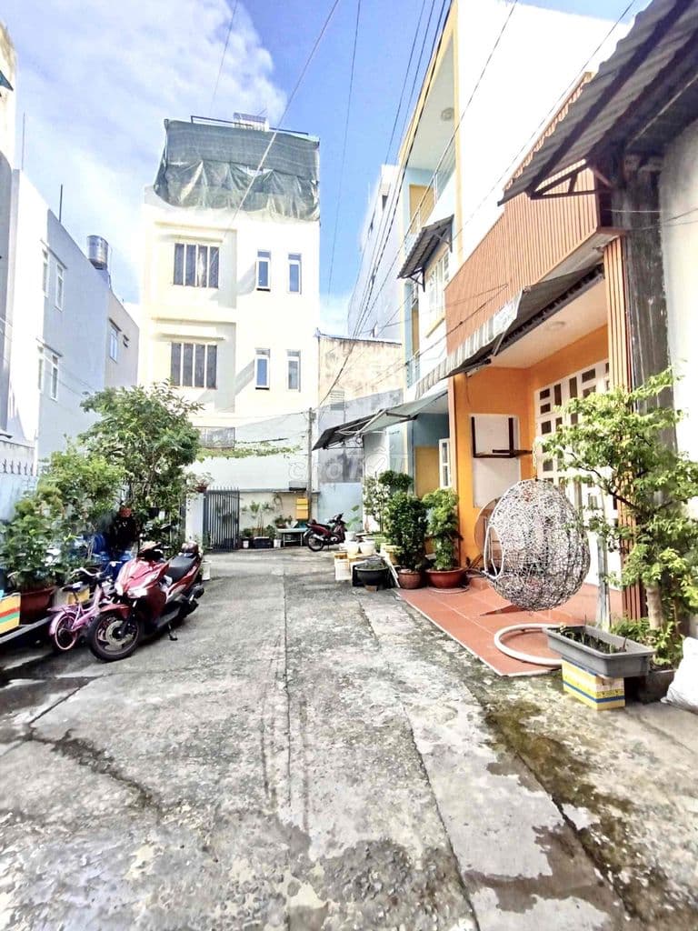 Nhà ngộp gần ĐH Công Thương, Lê Trọng Tấn, 76m2 (4x19) 2 tầng 3PN 5.9T
