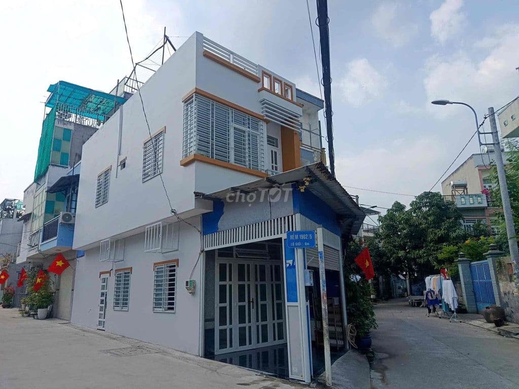 Nhà bán( MỚI) 2tỷ230góc 2 mặt tiền, cách mặt tiền dg 60m