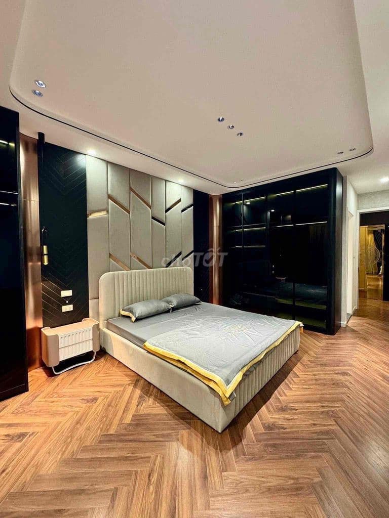 nhà 7t thang máy ngõ Vũ Tông Phan