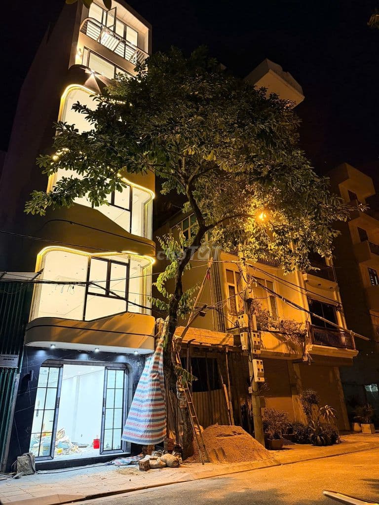 Bán nhà 57 Cổ Linh, view vườn hoa, đường ô tô vỉa hè, 40m² x 7 tầng - Ảnh 2