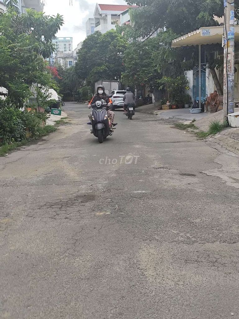 NHÀ ĐẸP NGUYỄN VĂN YẾN – HẺM XE HƠI 7M – GẦN ĐẦM SEN – CHỈ 6.85 TỶ