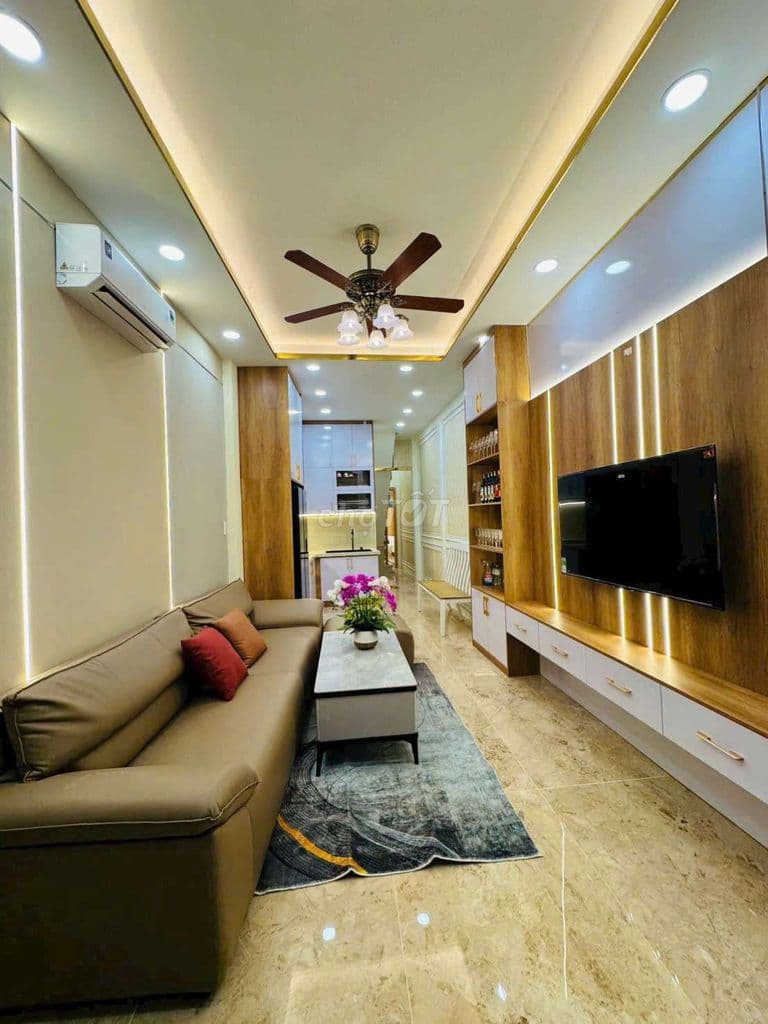 Nhà 1/ hẻm xe hơi Lạc Long Quân. DT 40m2 trệt lầu 3PN