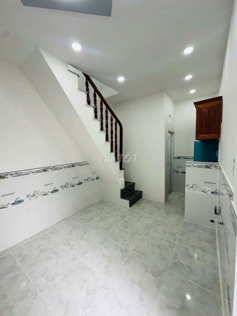 Nhà mới xây ngay nhà máy bia Lê Văn Khương, giá 650 triệu