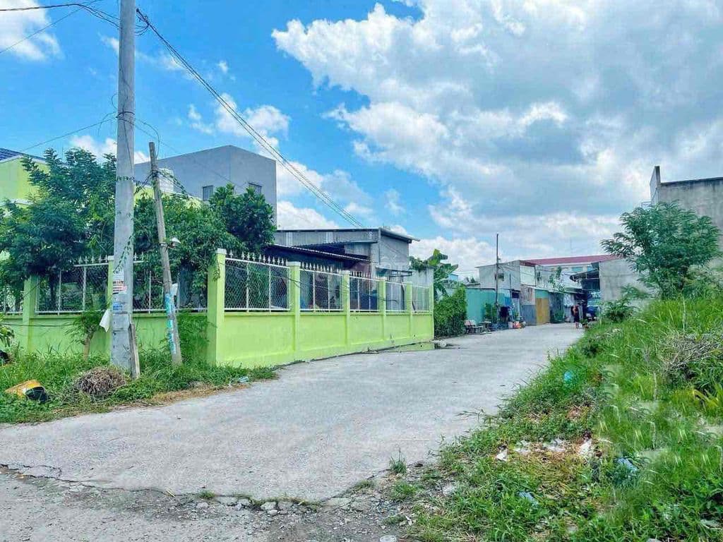 BÁN ĐẤT GẤP 135m2 gần mặt tiền Lê Văn Lương
