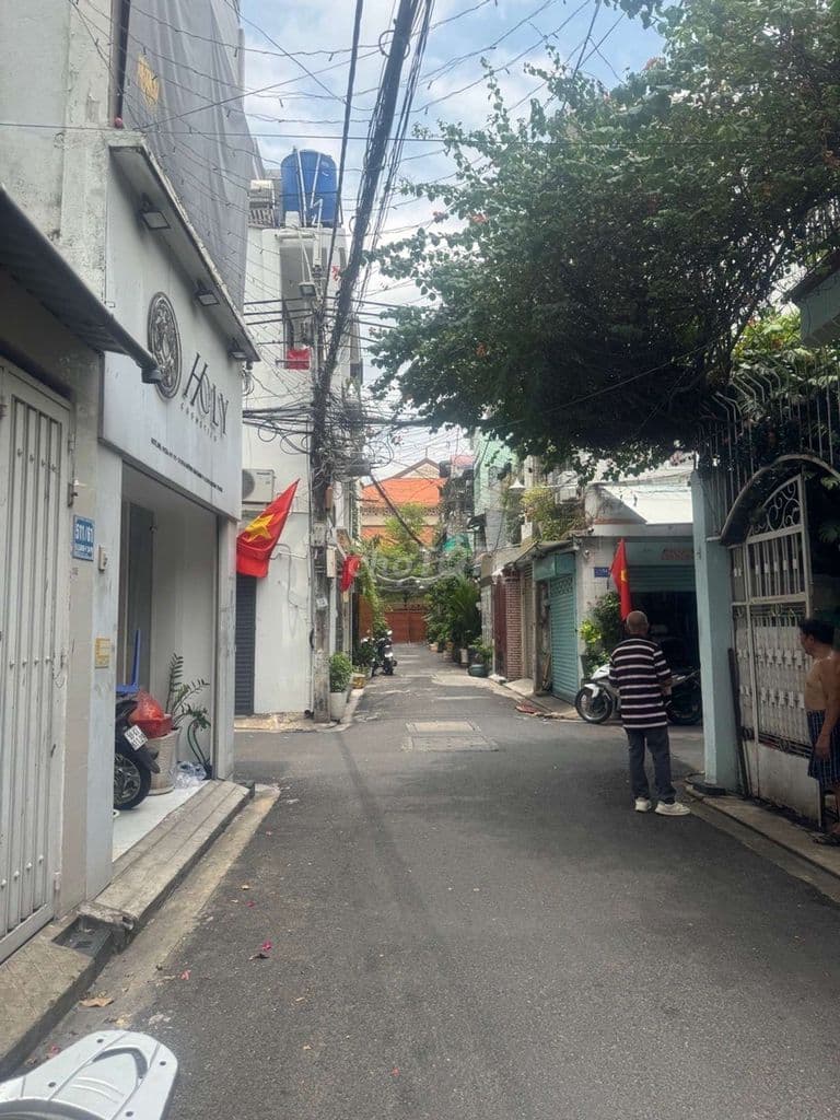 xuất cảnh bán gấp nhà Lê Văn Sỹ quận 3 hẻm ô tô