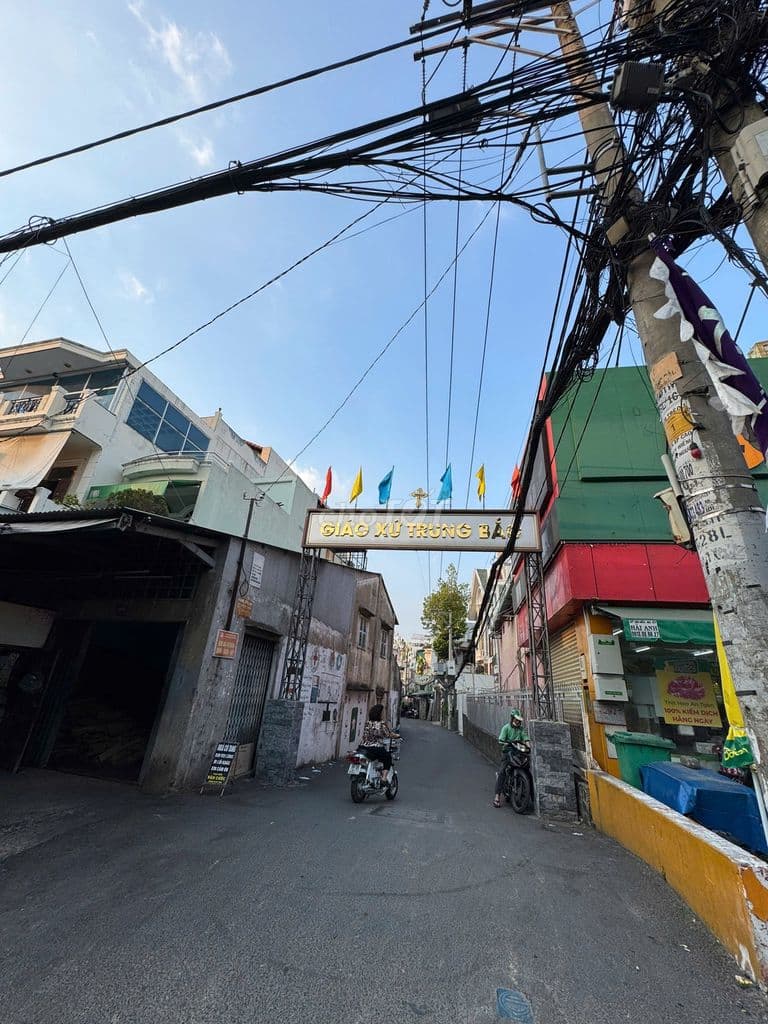 Bán nhà hẻm xe tải, vị trí đẹp, lối xóm hiền văn minh