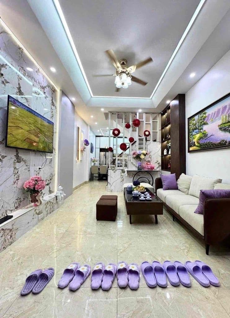 Lô góc Đại La, ngõ thông 3 thoáng, tặng nội thất xịn, ngõ rộng, 42m.