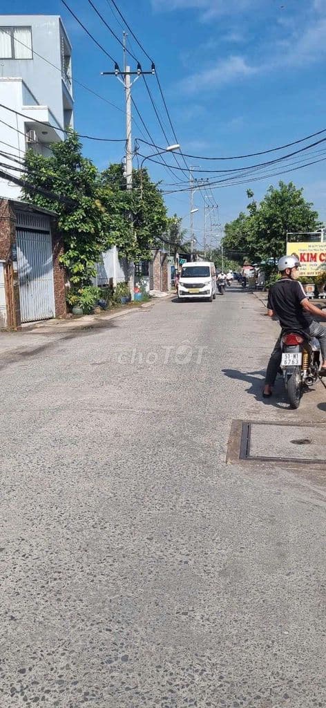 NHÀ MỚI SANG ĐÚC 2 TẤM ( MÁI ĐÚC) 5X17 HOÀNG PHAN THÁI. XÃ BÌNH CHÁNH.
