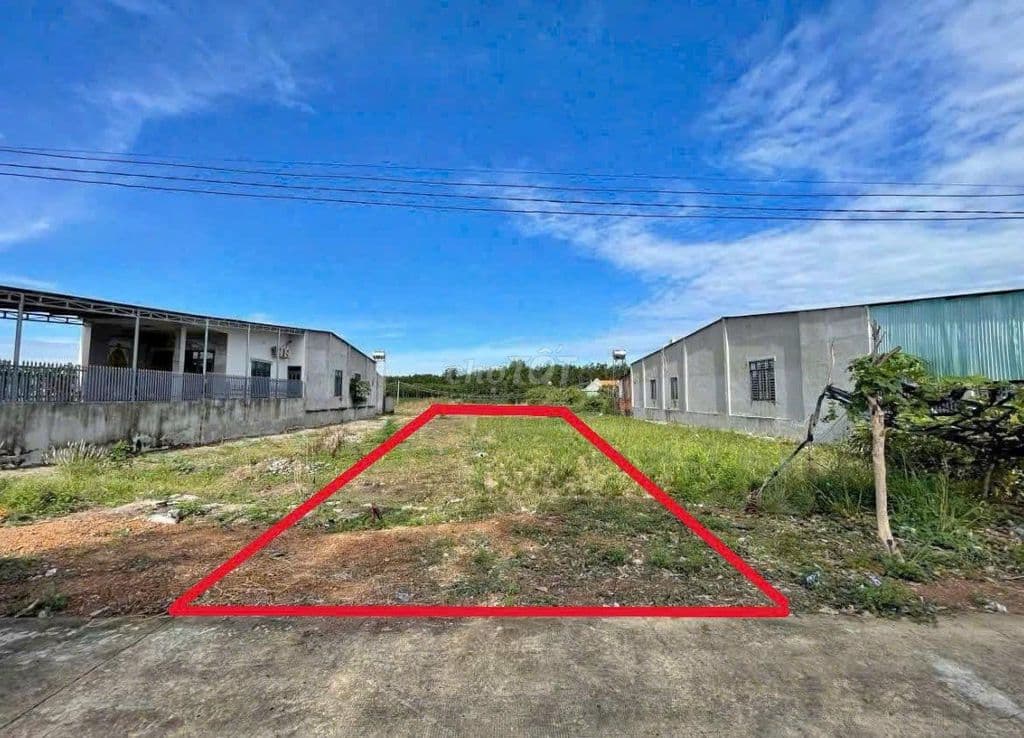 Bán lô đất 1 Sẹc Phan Văn Hớn Hóc Môn 83m2 1,4 Tỷ SHR full Thổ cƯ