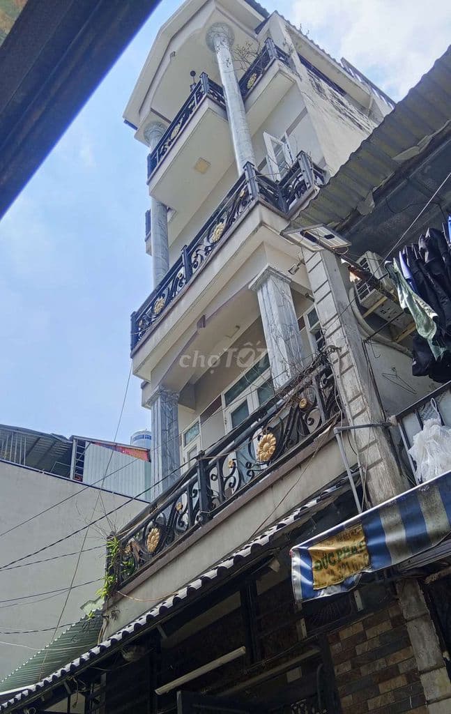 Nhà // hương lộ 2 gần ngã tư 4 xã .