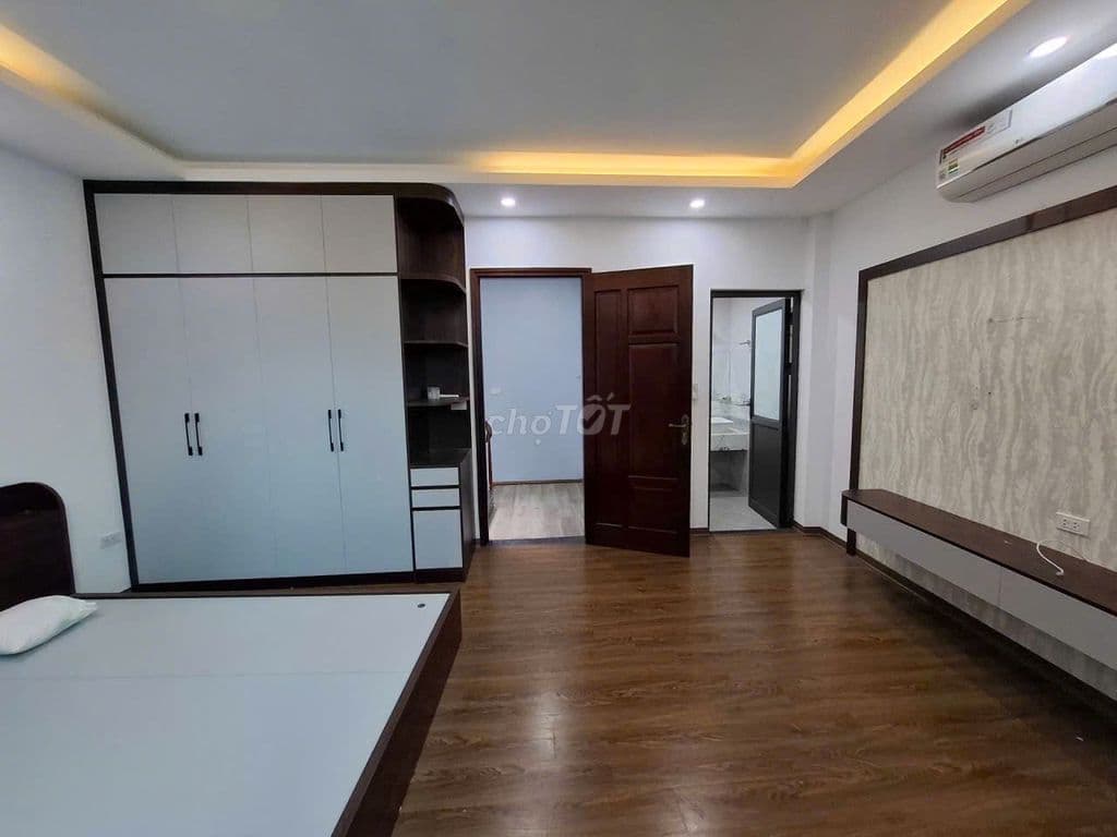 Mặt tiền rộng 5m ,33m , 5 tầng 20m ra đường ô tô tránh - Ảnh 2