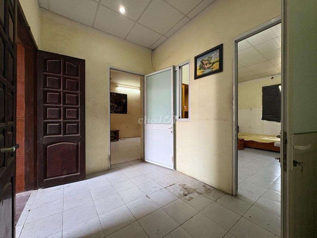 Giá đầu tư hơn 4 tỷ Tập thể Phạm Ngọc Thạch, Tầng 2 Sổ Đỏ 90m 4PN 2WC - Ảnh 2