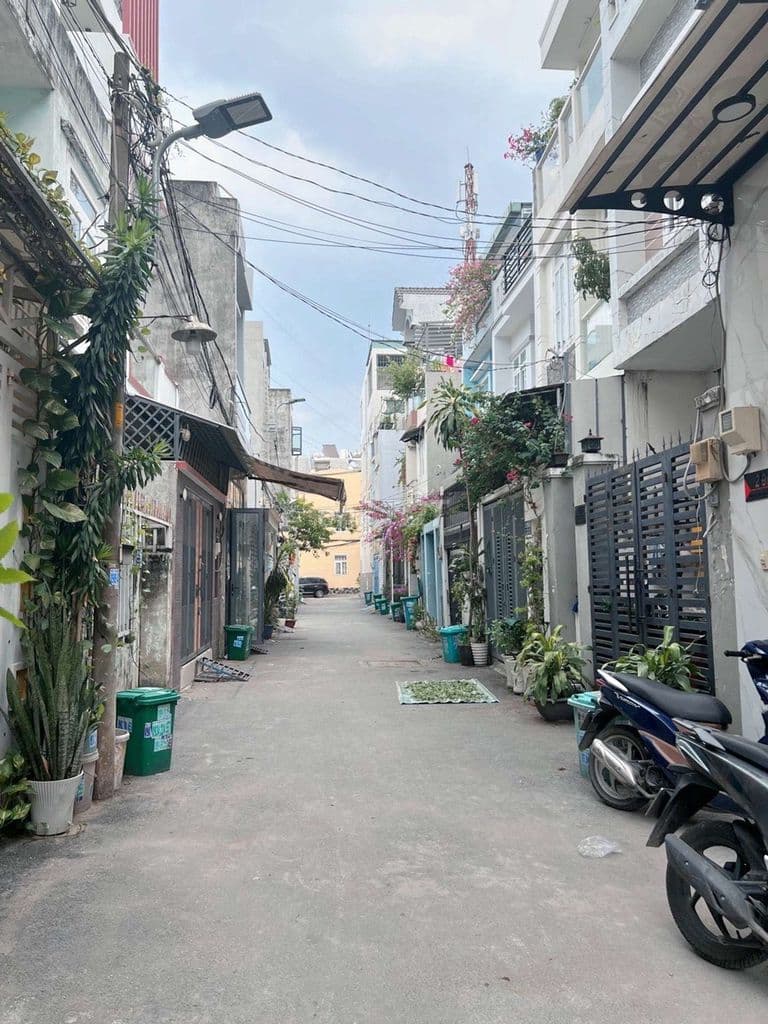 SIÊU PHẨM NHÀ 3 TẦNG TÂN CỔ ĐIỂN – XE HƠI – 300M RA PHẠM VĂN ĐỒNG