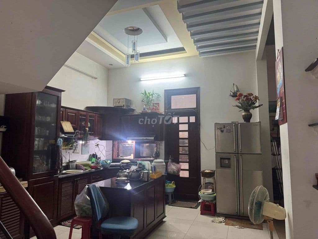 Cần Bán Biệt Thự . DT 7x16 .3 lầu Đ số 10 phong phú bình hưng