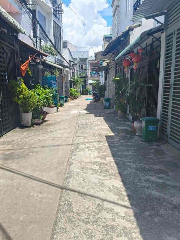BÁN NHÀ LÔ GÓC 2 MẶT HẺM XE HƠI TẬN CỬA GIÁ CHỈ NHỈNH 3 TỶ - Ảnh 3