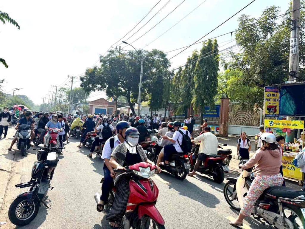 ĐẤT MẶT TIỀN TRUNG TÂM TT HÓC MÔN,THỔ CƯ 100% XÂY DỰNG TỰ DO - Ảnh 2