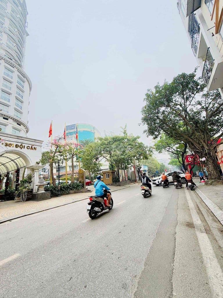 Hiếm, Ba Đình - nhỉnh 8 tỷ có 7T thang máy nhập khẩu xịn.