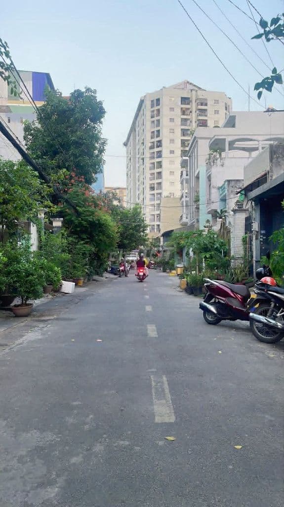 Nhà Mặt Tiền, Ngay Chợ Tân Hương, Tân Phú, 84M2, 4 Tầng, Chỉ 9.9 Tỷ