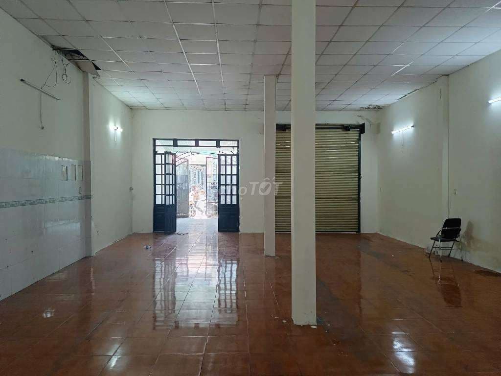 NHÀ KHO XƯỞNG CÁCH MẶT TIỀN ĐƯỜNG VĨNH LỘC 20M GẦN CHỢ VĨNH LỘC .