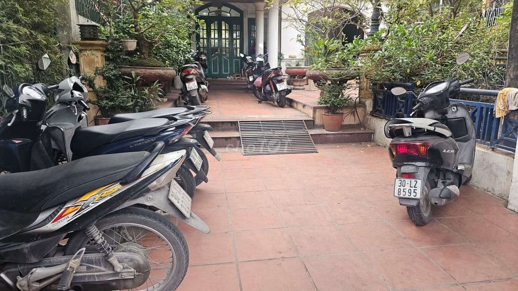 Tôi cần bán nhà mặt phố Âu Cơ, 4tầng full nội thất - Ảnh 2