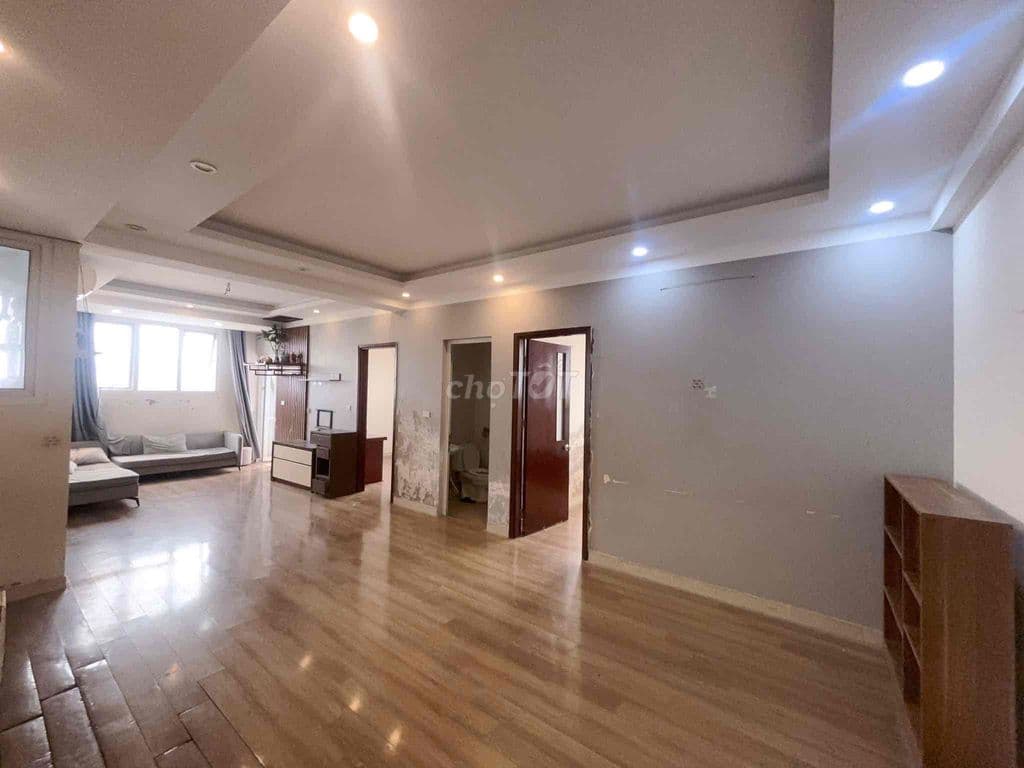 Bán căn hộ chung cư phố Hoàng Cầu, 70m2 x 2 ngủ + wc, view Hồ, 3 thoán - Ảnh 3
