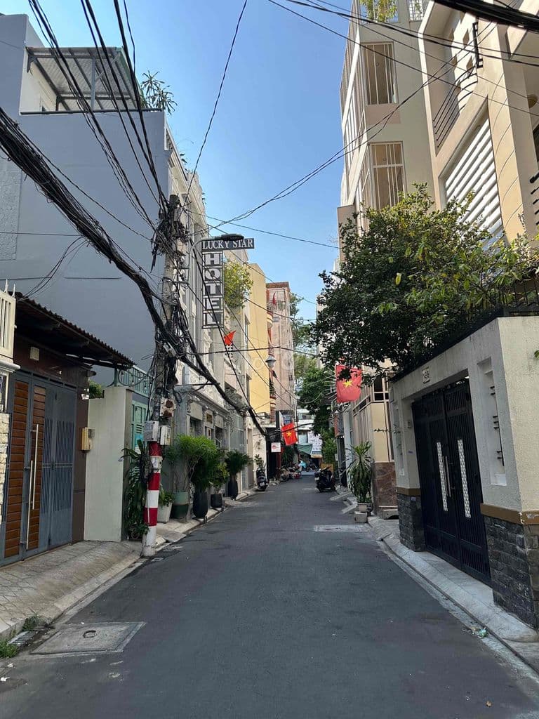 Bán gấp nhà:4,2x24,3lầu mặt tiền hẻm 4m, Lê Thị Riêng, Bến thành,HCM - Ảnh 3