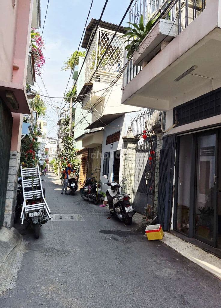 Bán gấp CHDV hẻm xe hơi 11 PN, gần chợ Cây Quéo, Phường 6 Bình Thạnh