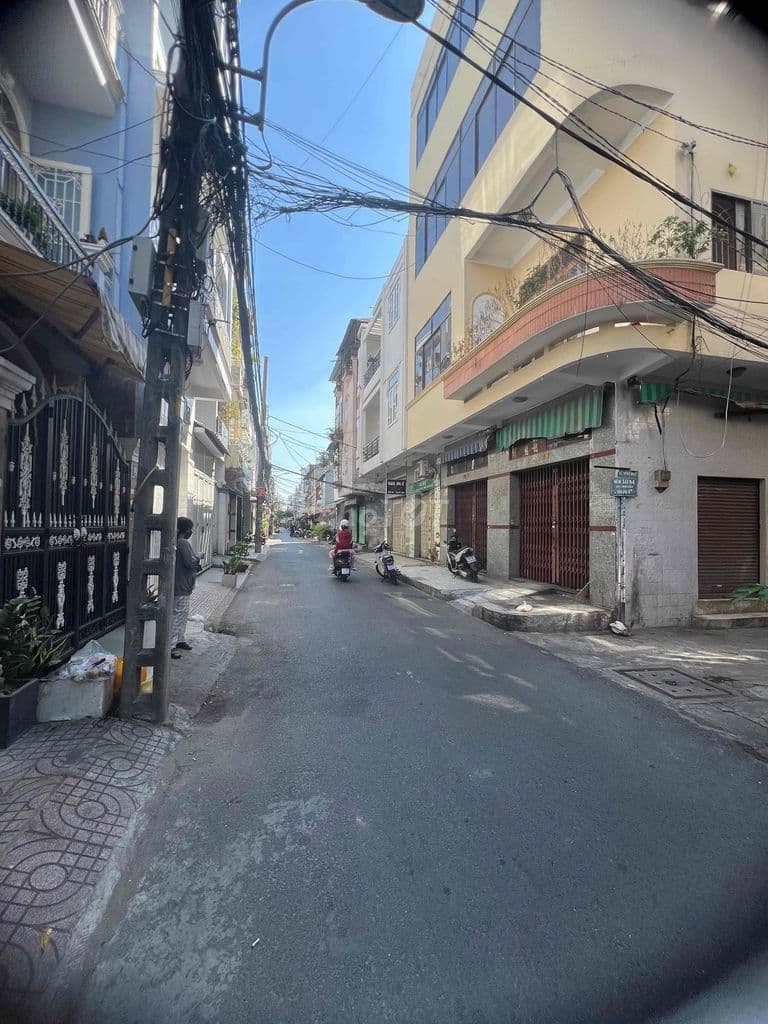 bán nhà 2 mặt tiền hẻm xe hoi. - Ảnh 2