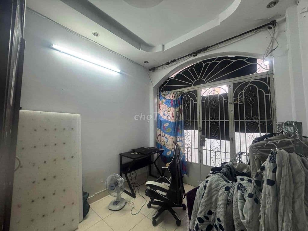 🚨 SỐC! NHÀ LÕI TRUNG TÂM CMT8 - 4 LẦU BTCT - KHÔNG LỘ GIỚI - HOÀN CÔNG