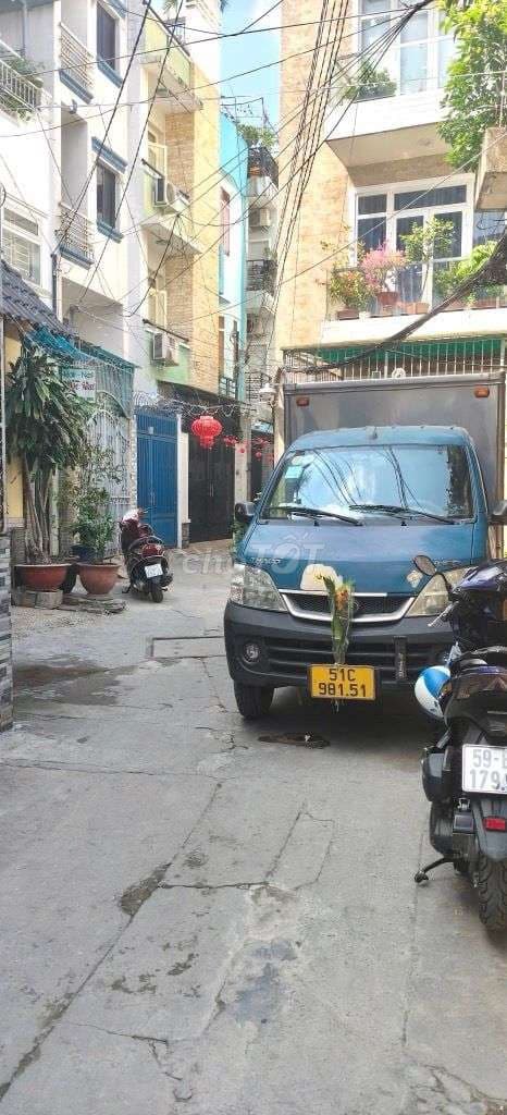 Hiếm,CHDV 8PN,Ngang trên 4m,SHR, Hoàn Công đầy đủ, Nhỉnh 8ty