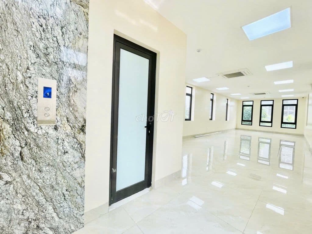 Cho thuê văn phòng Văn Quán - Hà Đông 100m2 18tr oto xe máy đỗ free