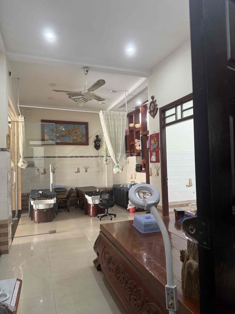 nhà có sổ hoàn công ,gần kế đèn xanh đèn đỏ - Ảnh 3