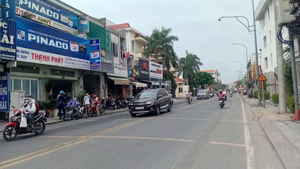 NHÀ MẶT TIỀN ĐẠI LỘ LÊ LỢI 200M2