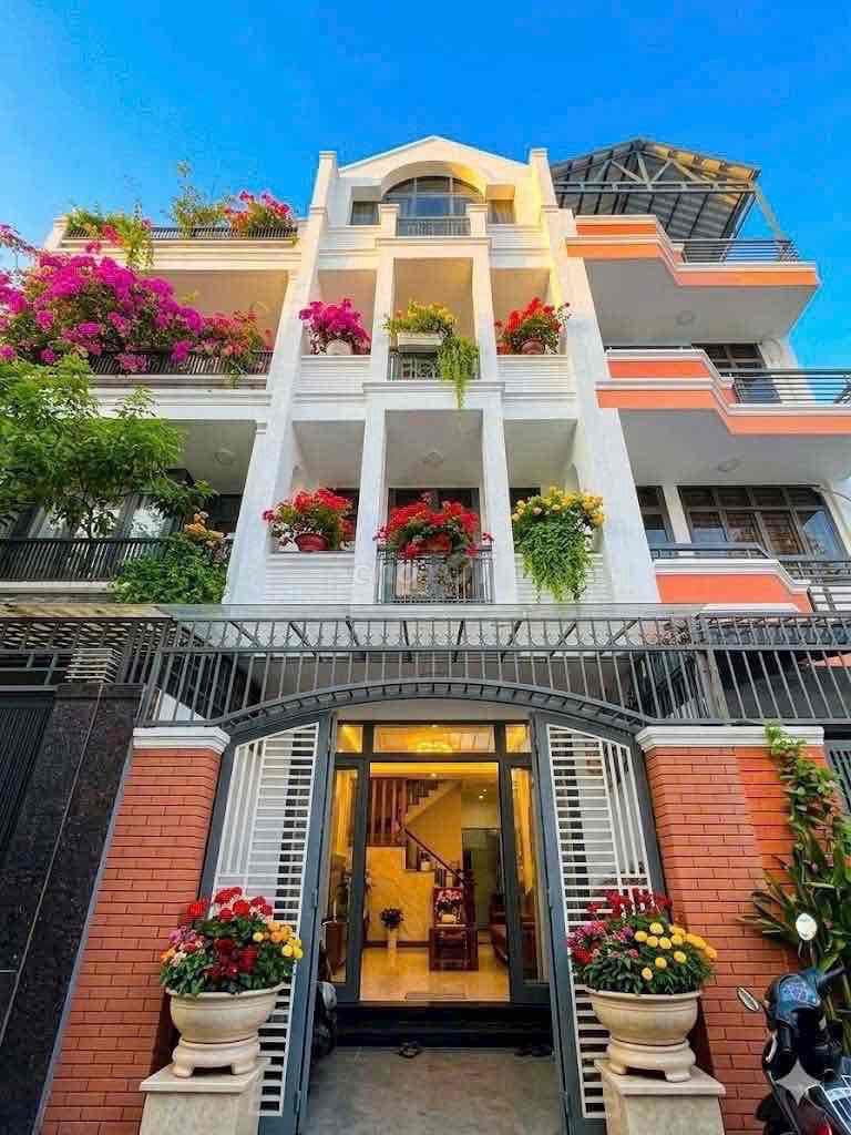 ĐỀ THÁM Q1 - 4x11M - 4 TẦNG - HẺM XE HƠI - 2MT TRƯỚC SAU