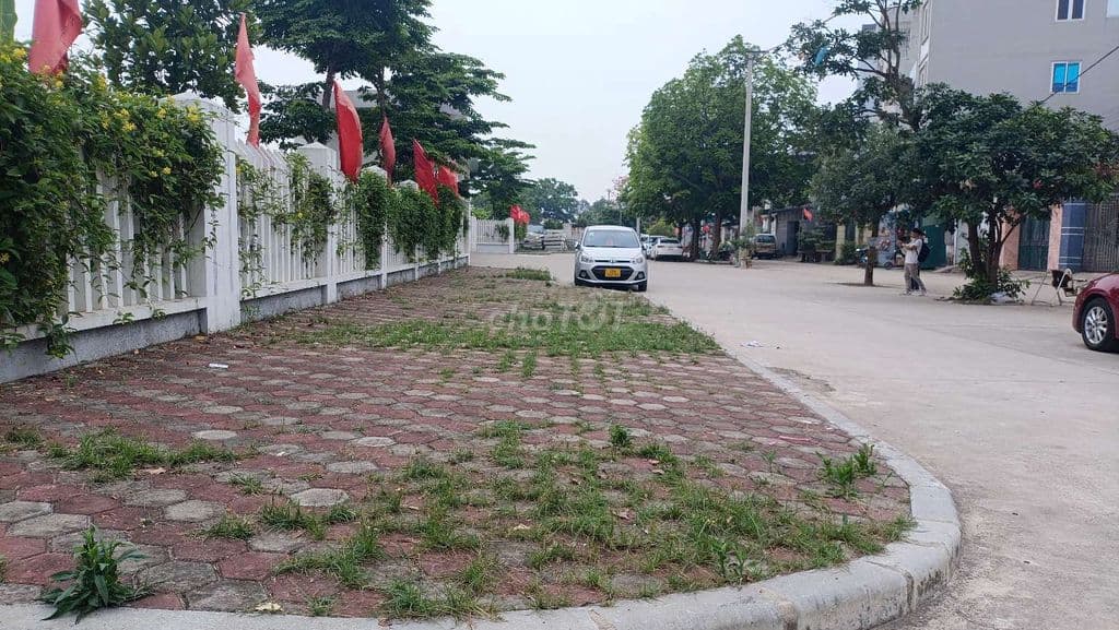 Bán đất bìa làng Thiên Lộc ( kim chung cũ) đường thông view công viên