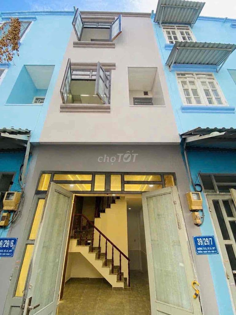 nhà ngay ngã tư ga 3,3 x 10 nhà 2 lầu 3pn 3 wc
