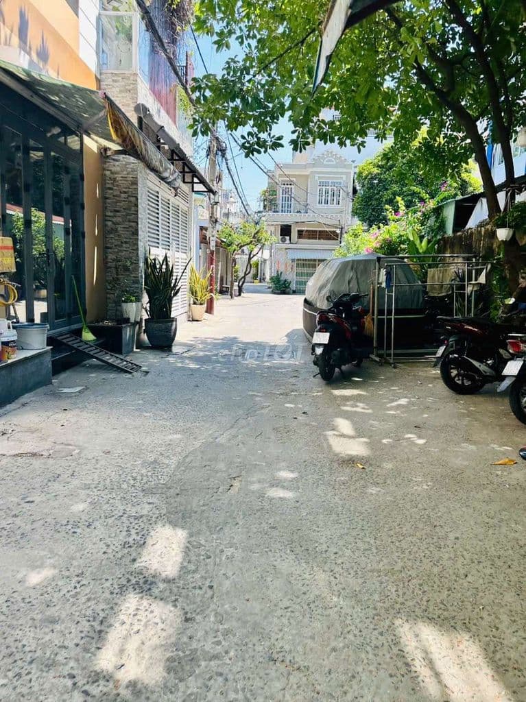 Nhà bán thống nhất gần trừong học chợ xóm mới - Ảnh 2