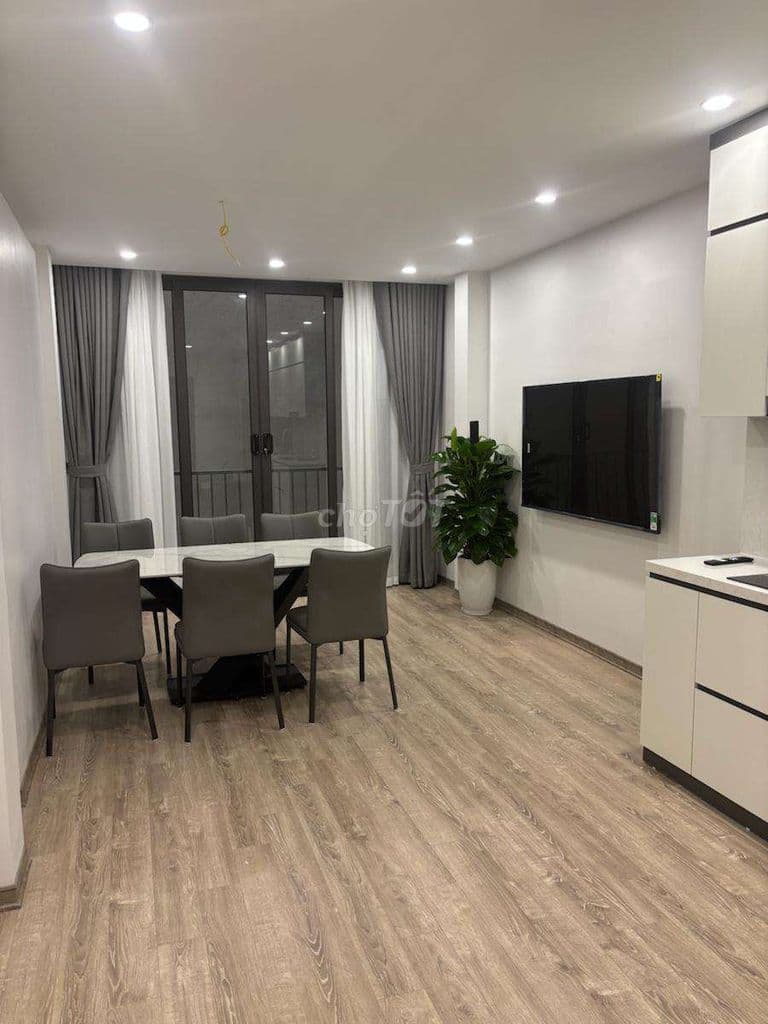 Khách sành mua ngay: Nhà đẹp Tây Hồ – thang máy – sân riêng – giá mềm